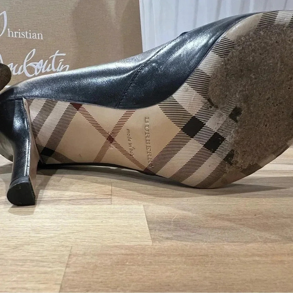 Burberry  Calfskin Leather Business/Court Heels in size 36.5 or 5.5. - Picture 8 of 12
